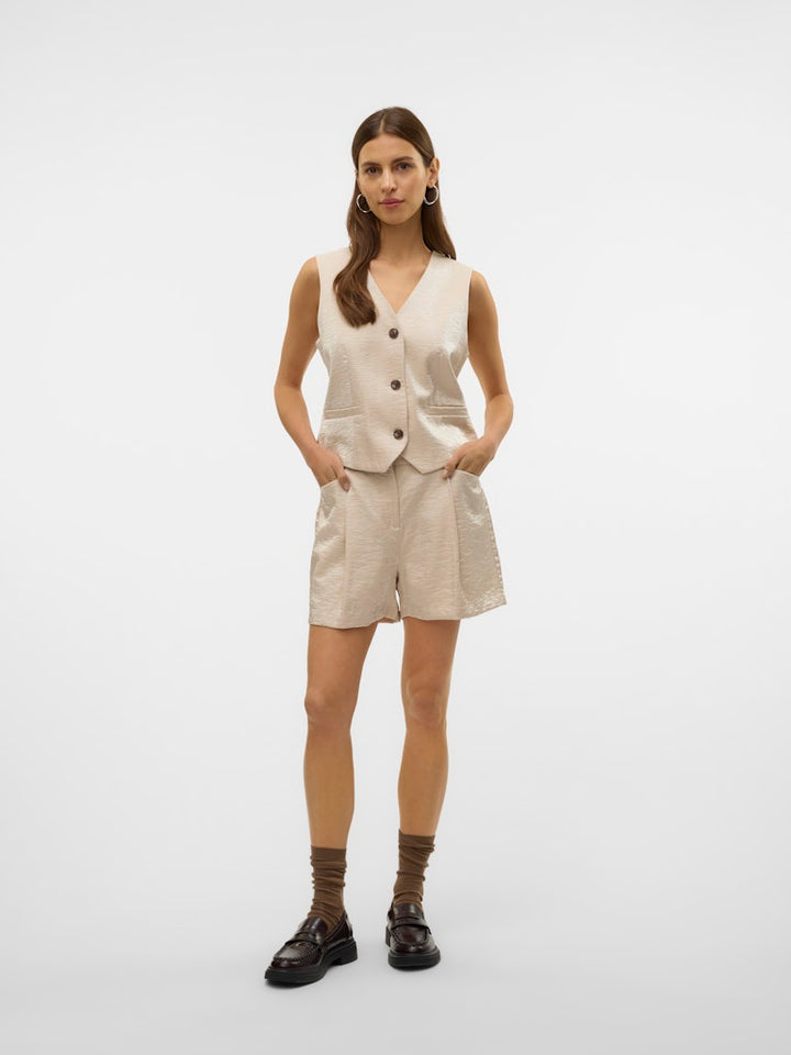 Vmliana Mw Shiny Shorts - Beige