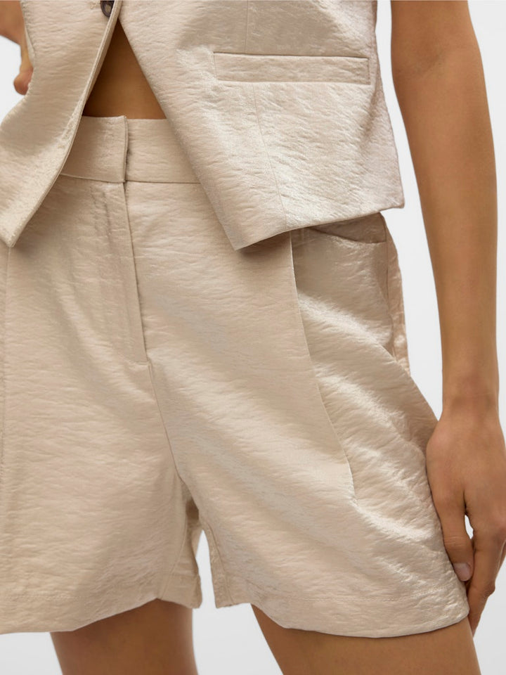 Vmliana Mw Shiny Shorts - Beige