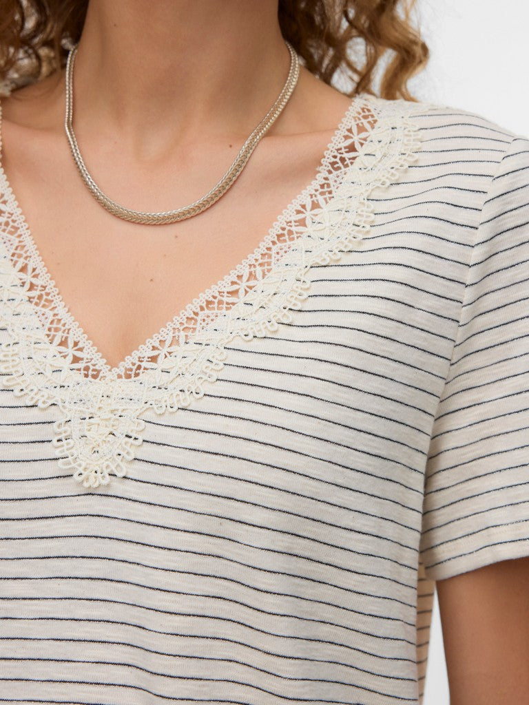 Vmkaroline S/s V-neck Top Jrs Btq - Ecru Dessin