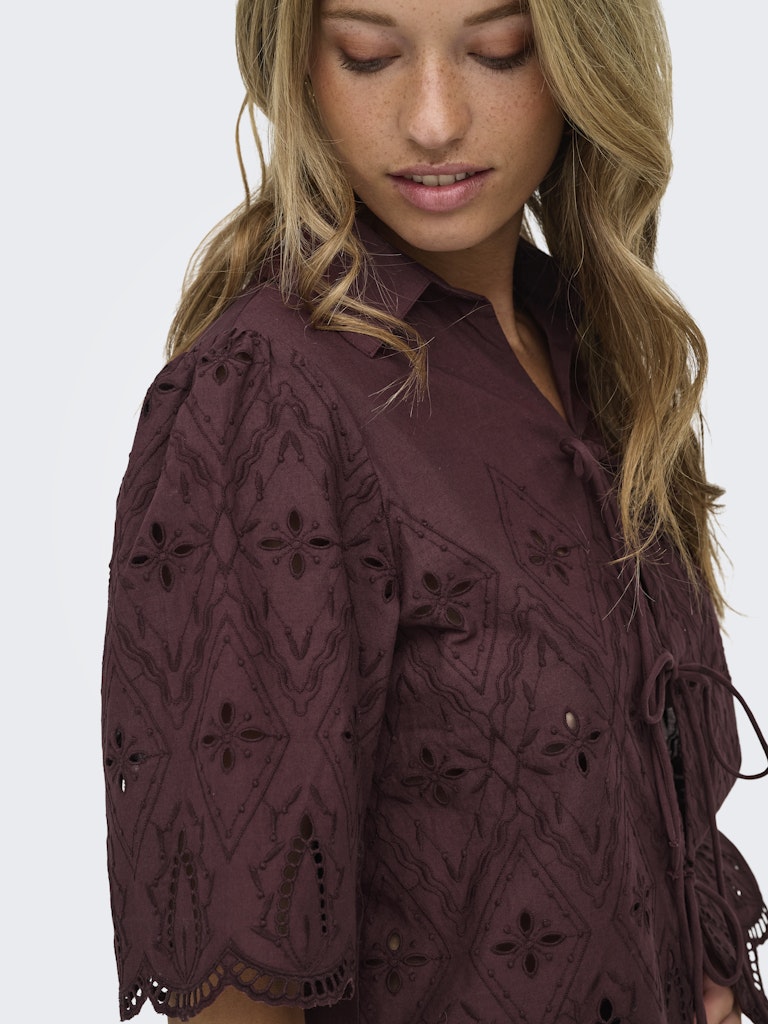 Onlfrani S/s Emb Bow Top Wvn - Bruin
