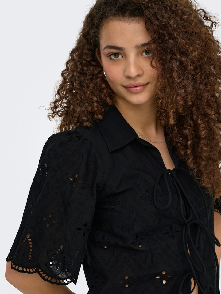 Onlfrani S/s Emb Bow Top Wvn - Zwart